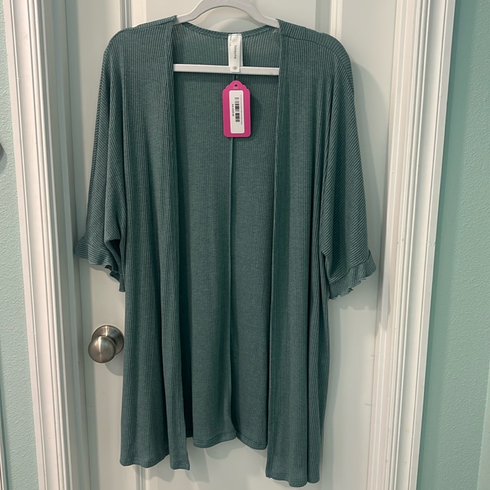 *NWT Honeyme Ribbed Ruffled Short Sleeve Cardigan